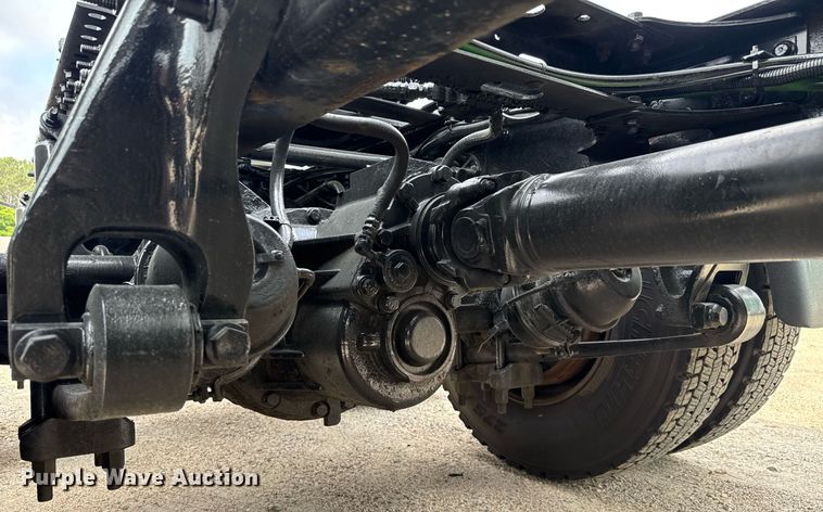 image for item EC3650 2020 International LT625 semi truck