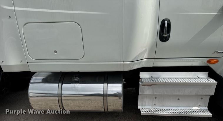 image for item EC3650 2020 International LT625 semi truck