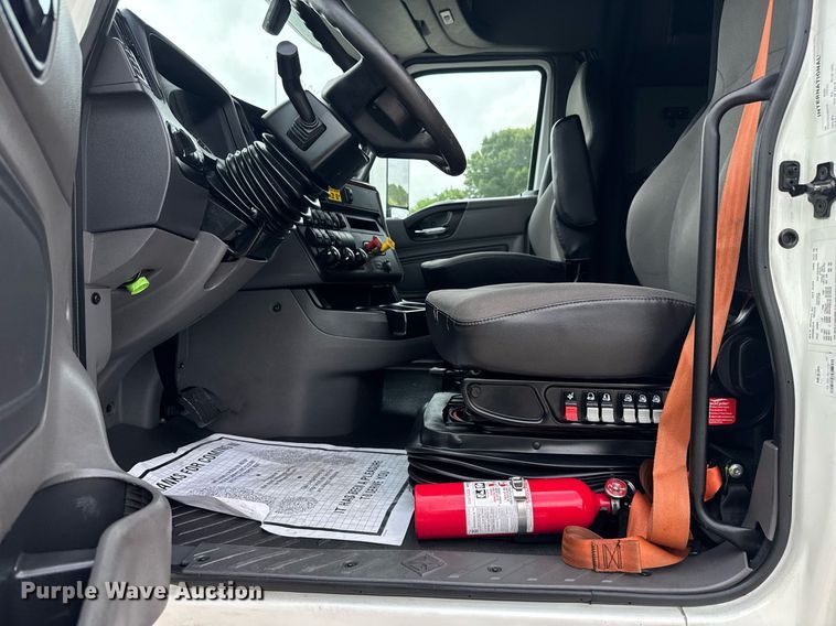 image for item EC3650 2020 International LT625 semi truck