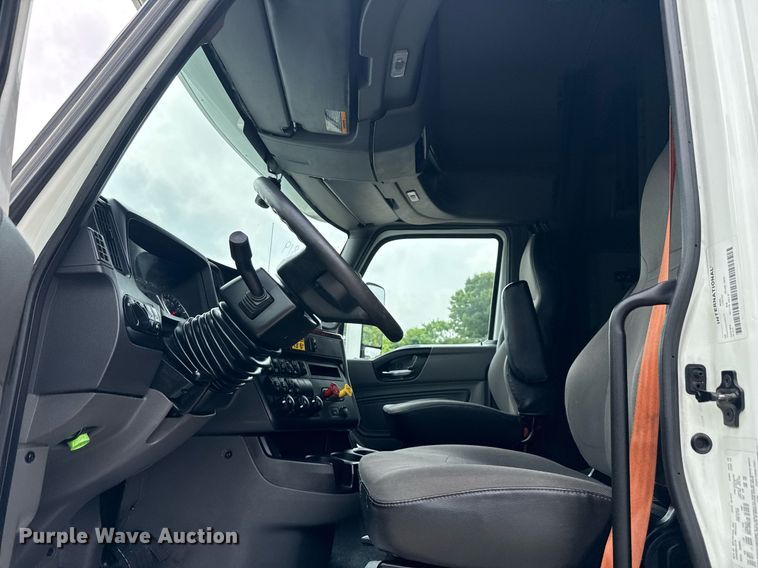 image for item EC3650 2020 International LT625 semi truck