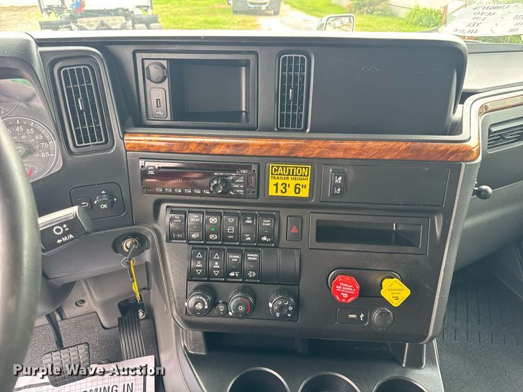 image for item EC3650 2020 International LT625 semi truck