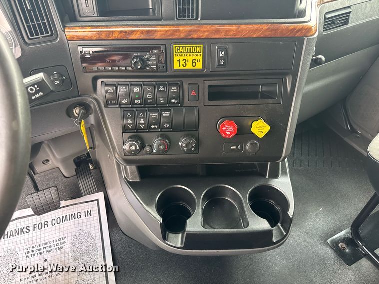 image for item EC3650 2020 International LT625 semi truck