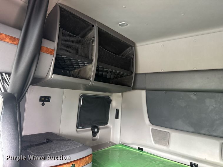 image for item EC3650 2020 International LT625 semi truck