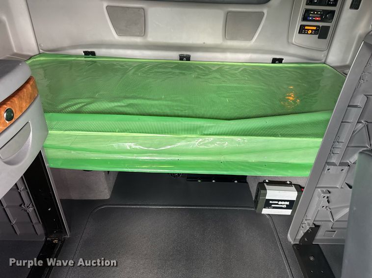 image for item EC3650 2020 International LT625 semi truck