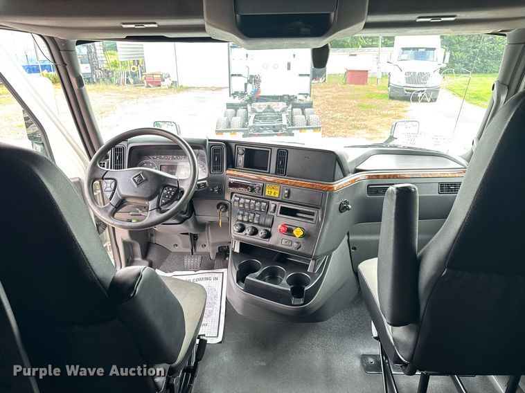 image for item EC3650 2020 International LT625 semi truck