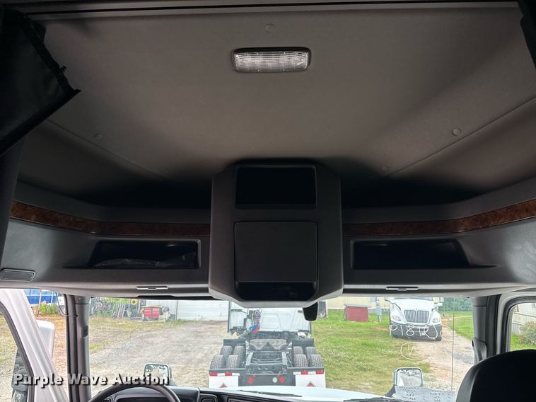 image for item EC3650 2020 International LT625 semi truck