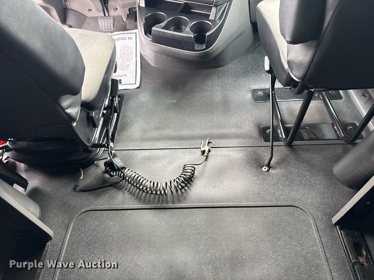 image for item EC3650 2020 International LT625 semi truck