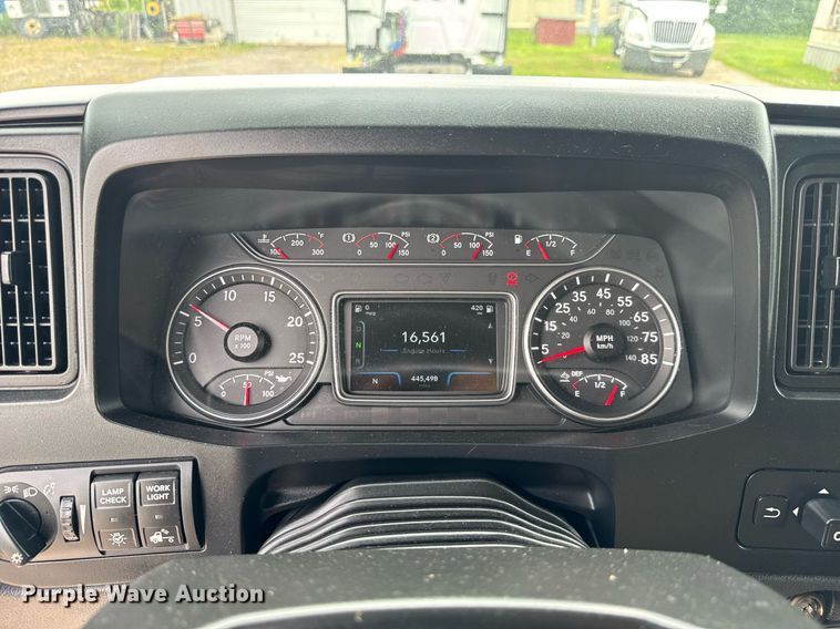 image for item EC3650 2020 International LT625 semi truck