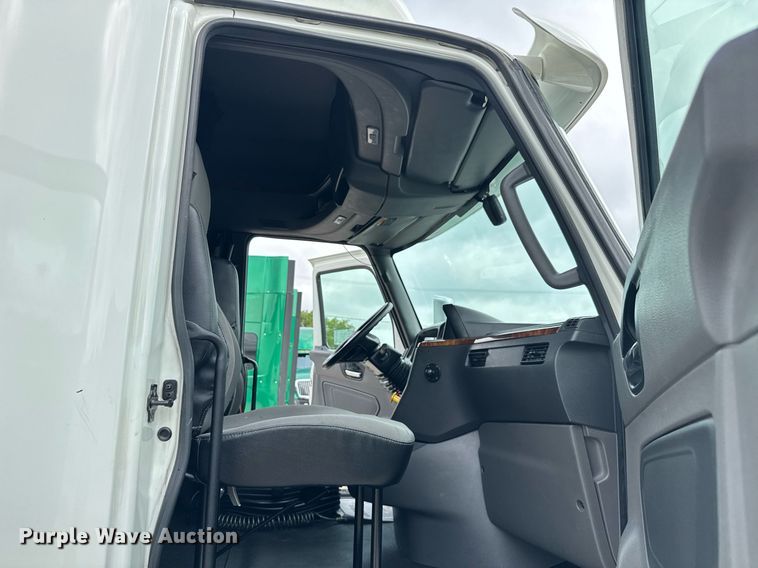 image for item EC3650 2020 International LT625 semi truck