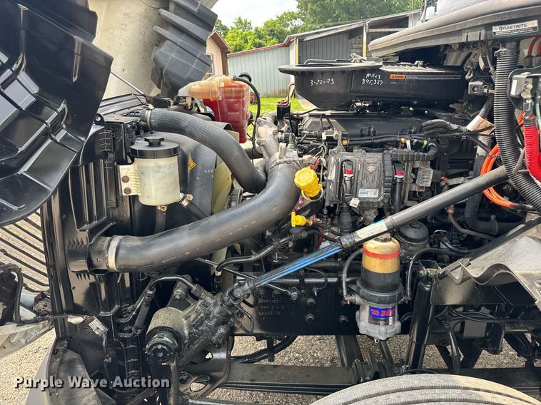 image for item EC3650 2020 International LT625 semi truck