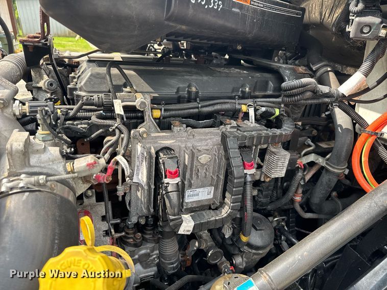 image for item EC3650 2020 International LT625 semi truck