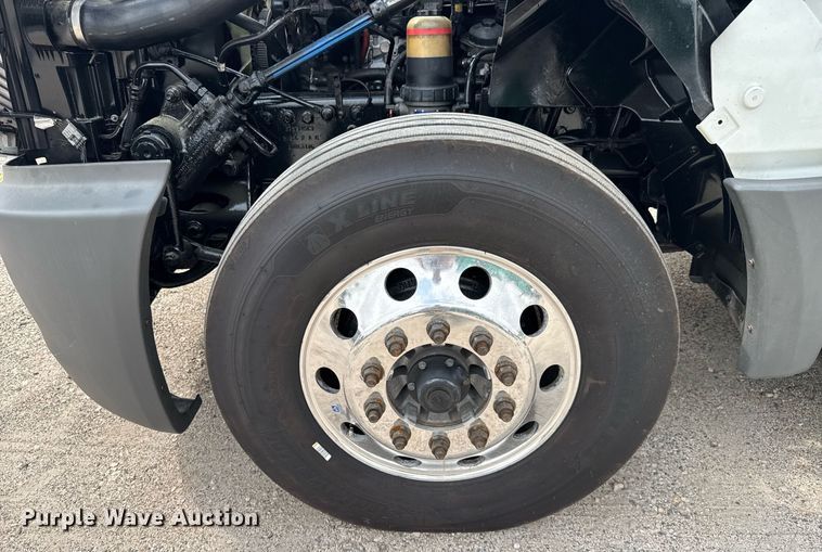 image for item EC3650 2020 International LT625 semi truck