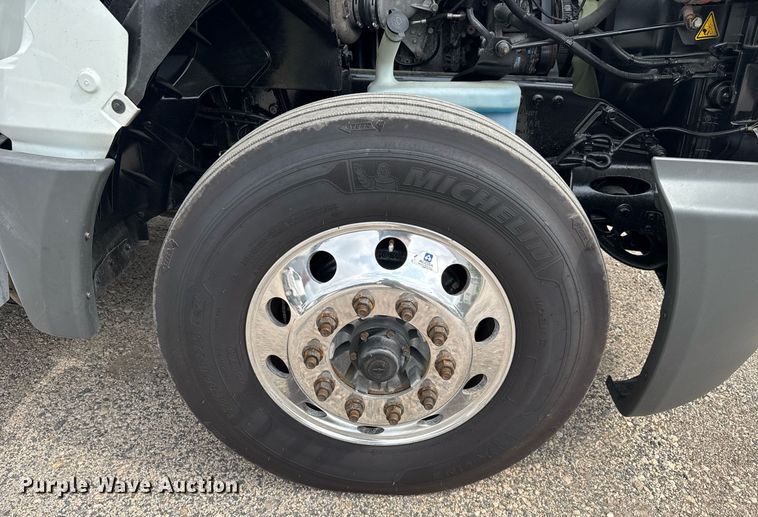 image for item EC3650 2020 International LT625 semi truck