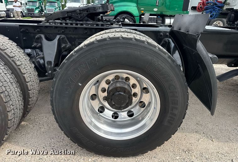 image for item EC3650 2020 International LT625 semi truck