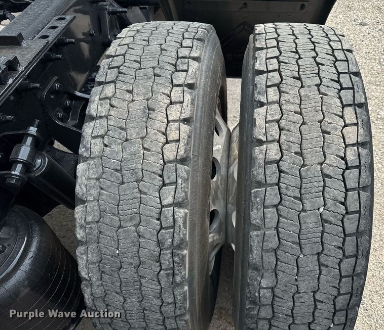 image for item EC3650 2020 International LT625 semi truck