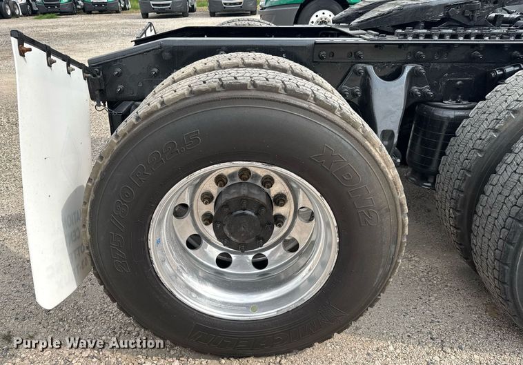 image for item EC3650 2020 International LT625 semi truck