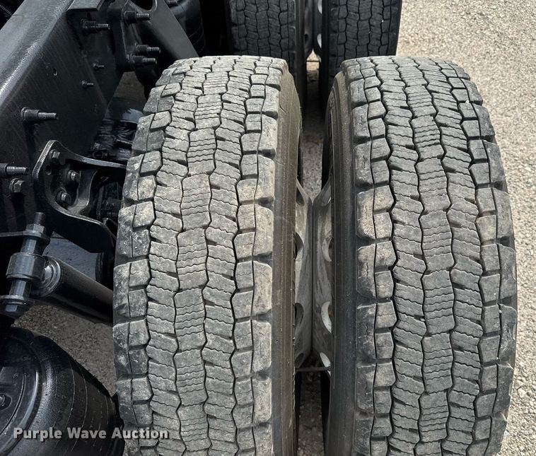 image for item EC3650 2020 International LT625 semi truck