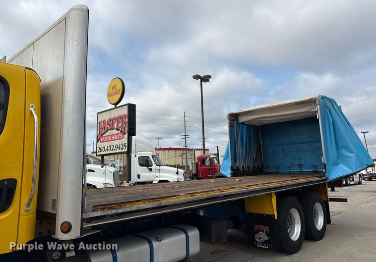 image for item EC4351 2014 Freightliner M2 106 curtain box truck