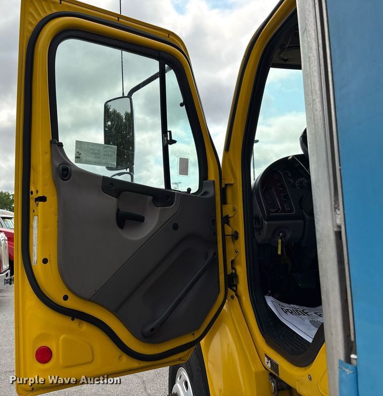 image for item EC4351 2014 Freightliner M2 106 curtain box truck