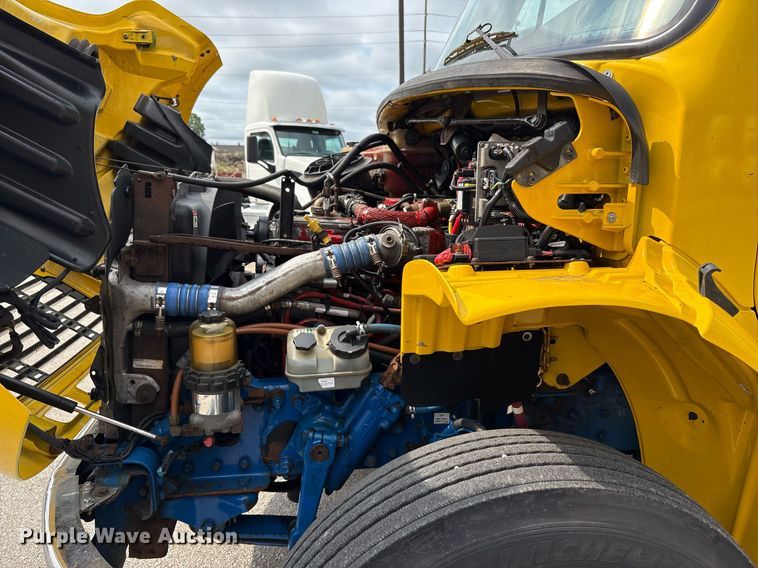 image for item EC4351 2014 Freightliner M2 106 curtain box truck