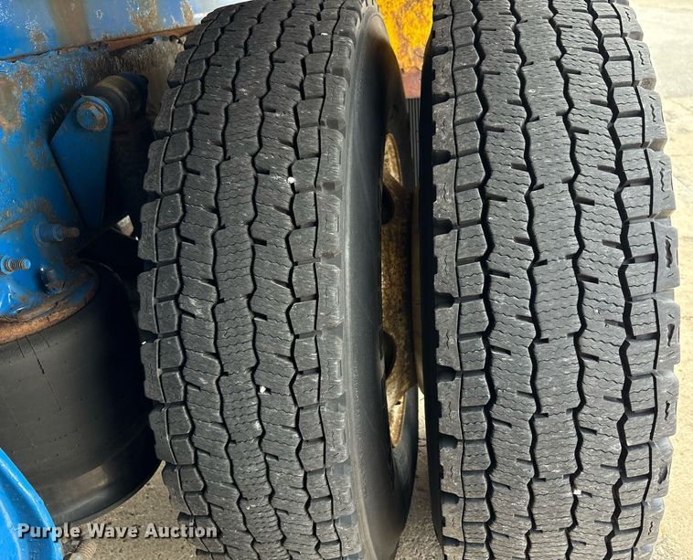 image for item EC4351 2014 Freightliner M2 106 curtain box truck