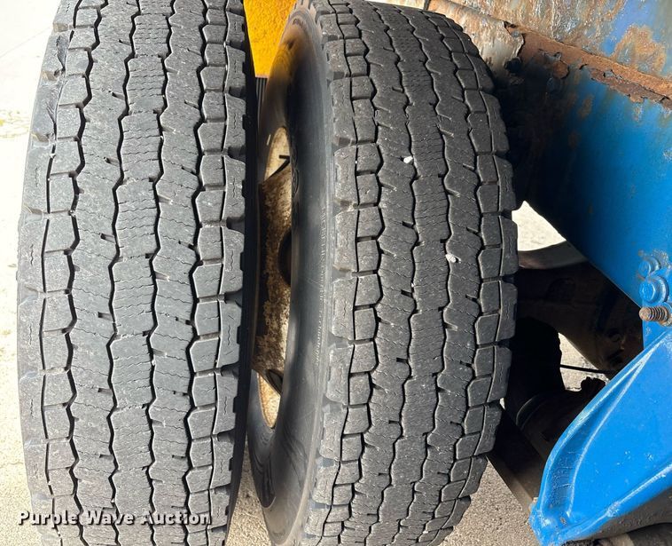 image for item EC4351 2014 Freightliner M2 106 curtain box truck