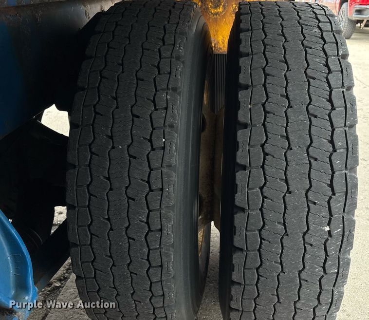 image for item EC4351 2014 Freightliner M2 106 curtain box truck