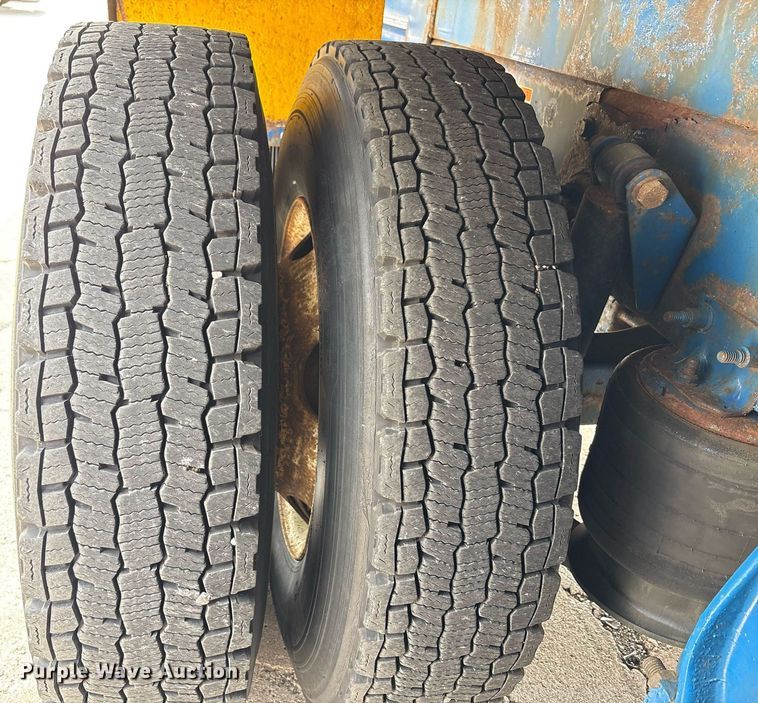 image for item EC4351 2014 Freightliner M2 106 curtain box truck