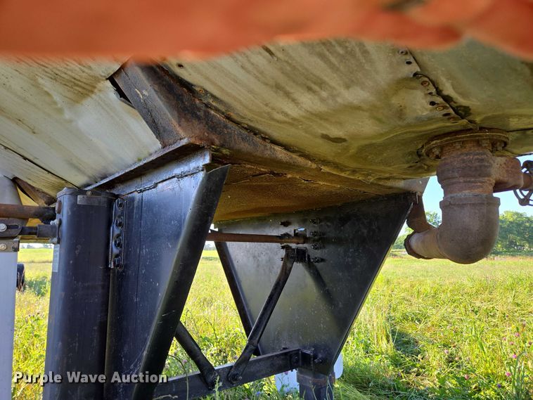 image for item ED2150 1969 Moser Tank and Trailer Inc. asphalt trailer