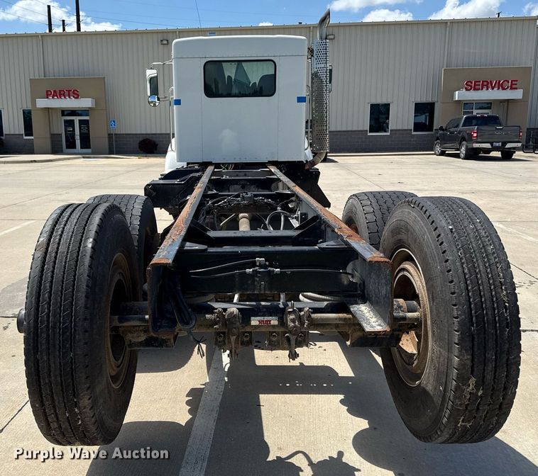 image for item ED4273 2011 Kenworth T370  truck cab and chassis