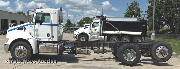 image for item ED4273 2011 Kenworth T370  truck cab and chassis