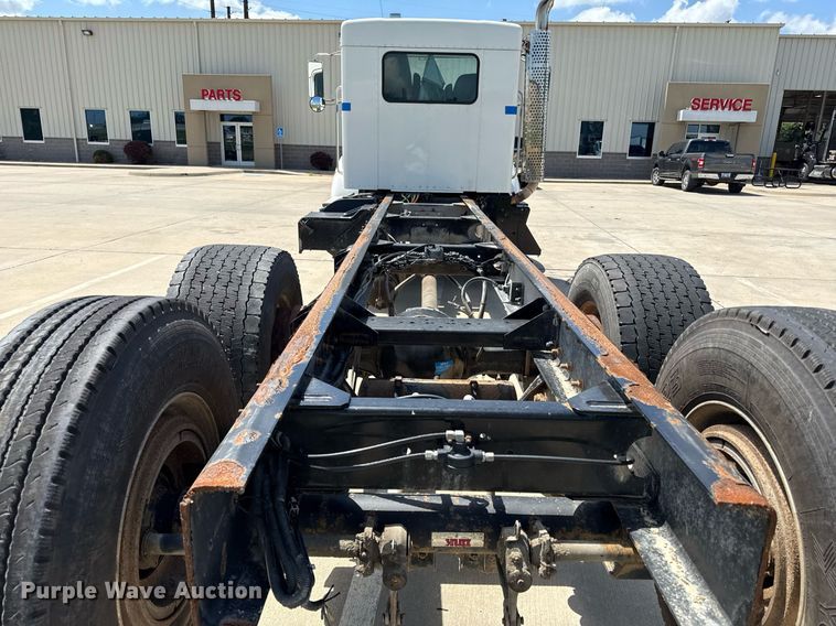 image for item ED4273 2011 Kenworth T370  truck cab and chassis