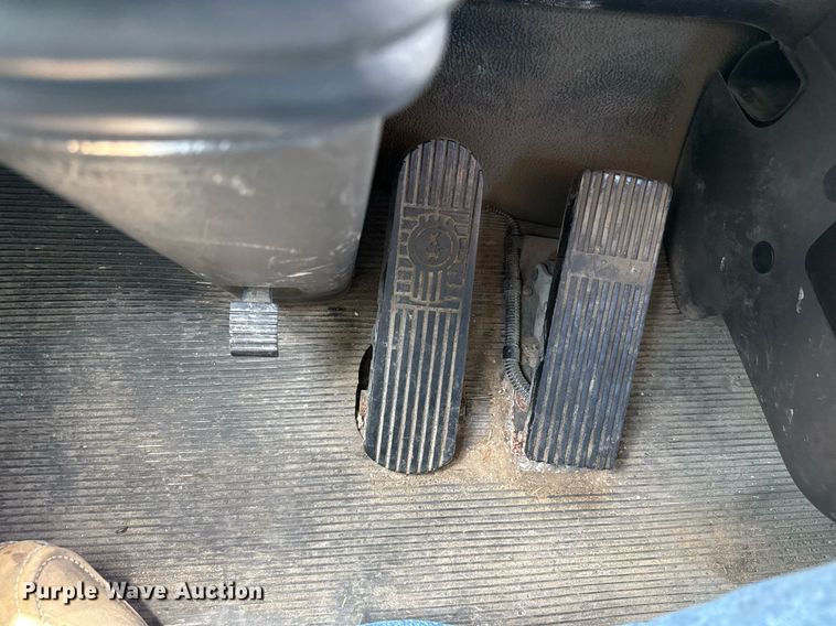 image for item ED4273 2011 Kenworth T370  truck cab and chassis