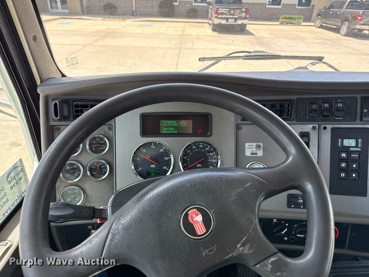 image for item ED4273 2011 Kenworth T370  truck cab and chassis