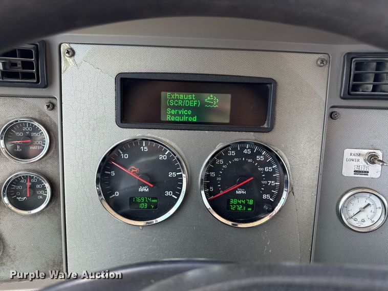 image for item ED4273 2011 Kenworth T370  truck cab and chassis