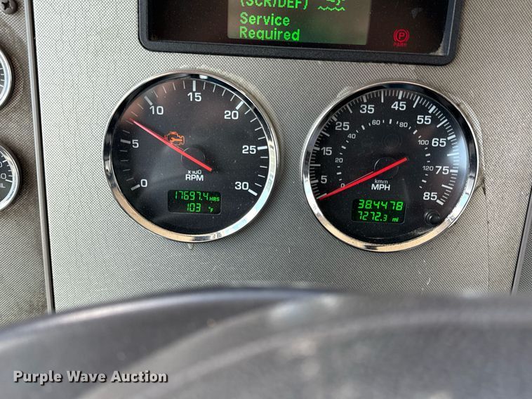 image for item ED4273 2011 Kenworth T370  truck cab and chassis