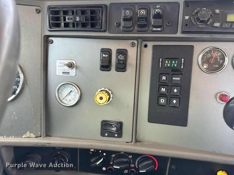 image for item ED4273 2011 Kenworth T370  truck cab and chassis