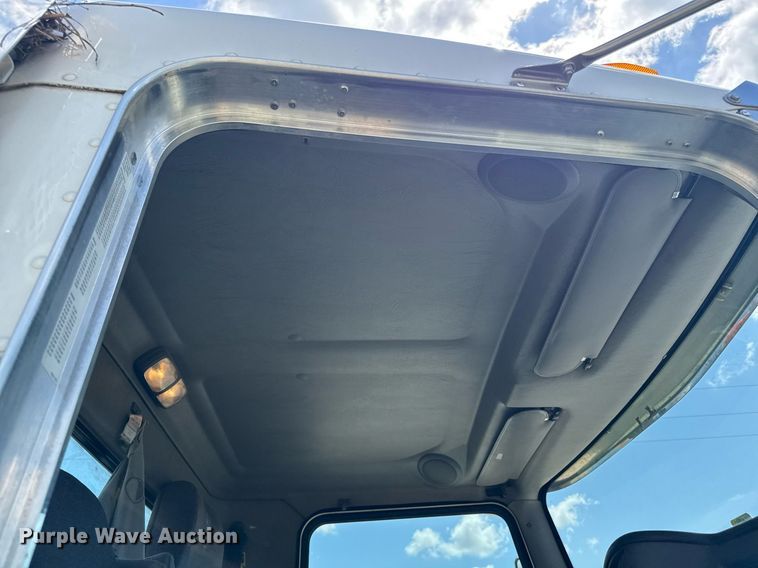 image for item ED4273 2011 Kenworth T370  truck cab and chassis