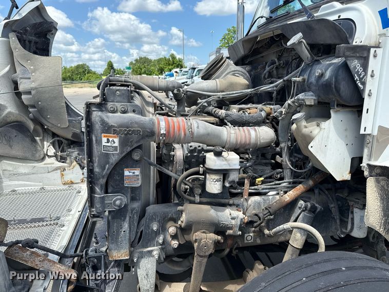 image for item ED4273 2011 Kenworth T370  truck cab and chassis