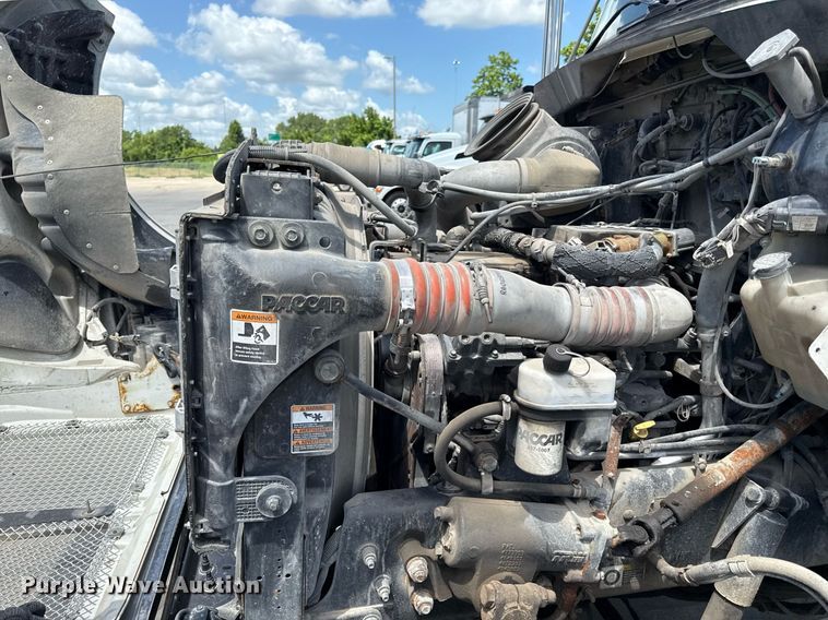 image for item ED4273 2011 Kenworth T370  truck cab and chassis