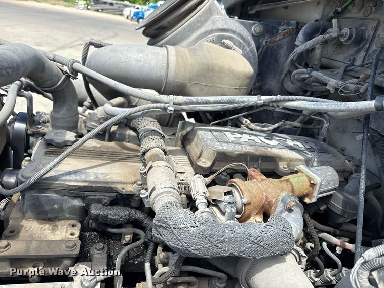 image for item ED4273 2011 Kenworth T370  truck cab and chassis