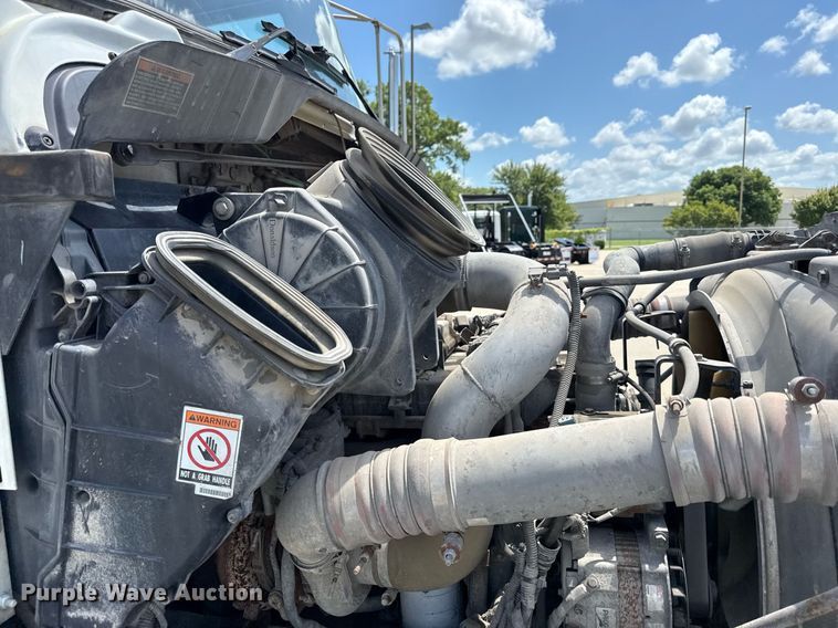 image for item ED4273 2011 Kenworth T370  truck cab and chassis