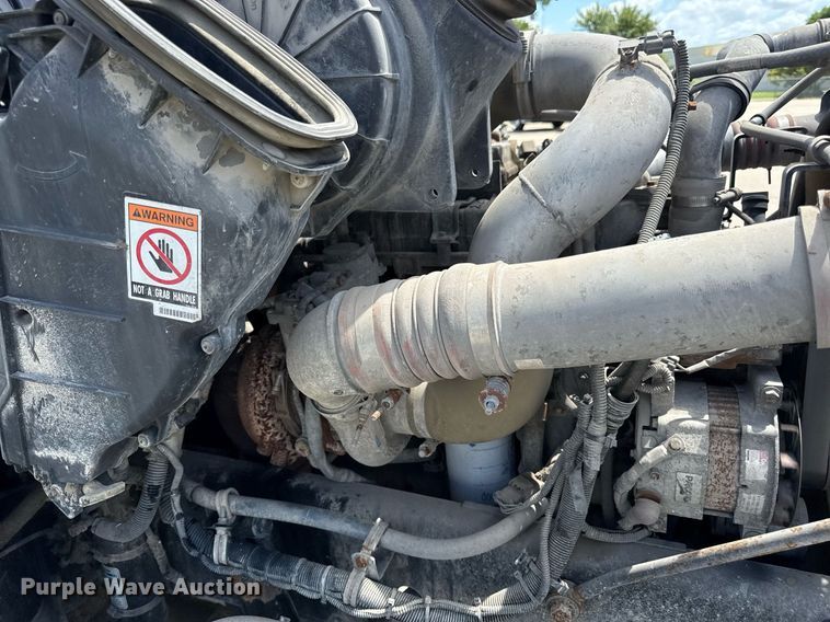 image for item ED4273 2011 Kenworth T370  truck cab and chassis