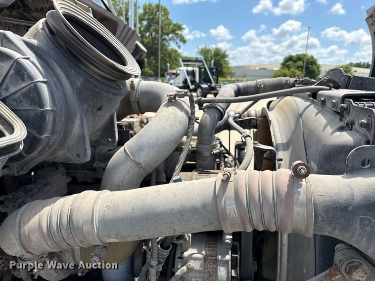 image for item ED4273 2011 Kenworth T370  truck cab and chassis