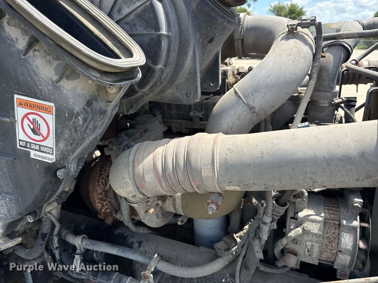 image for item ED4273 2011 Kenworth T370  truck cab and chassis