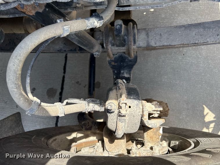 image for item ED4273 2011 Kenworth T370  truck cab and chassis