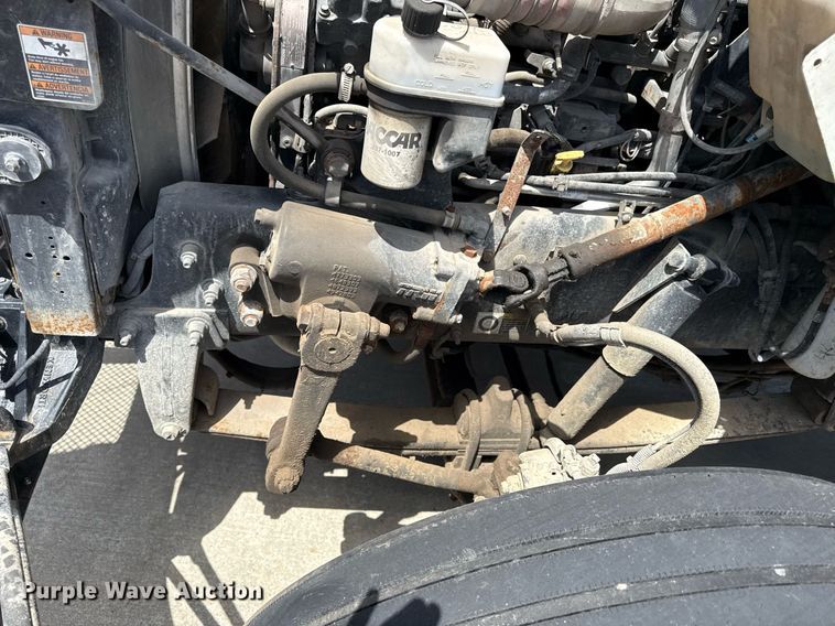 image for item ED4273 2011 Kenworth T370  truck cab and chassis