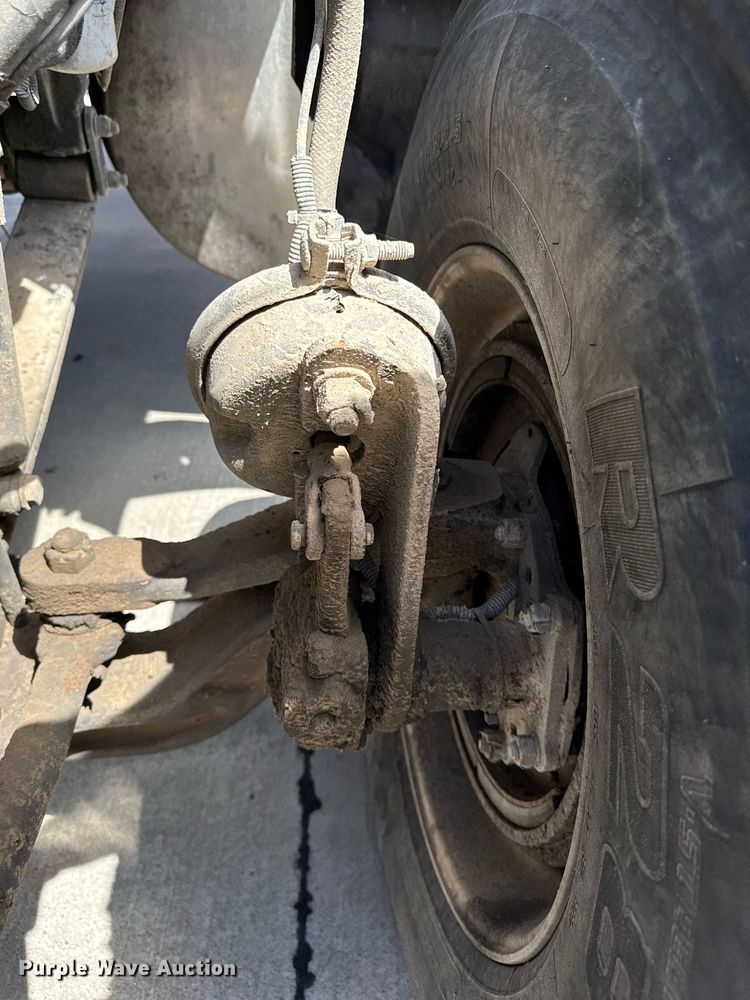 image for item ED4273 2011 Kenworth T370  truck cab and chassis