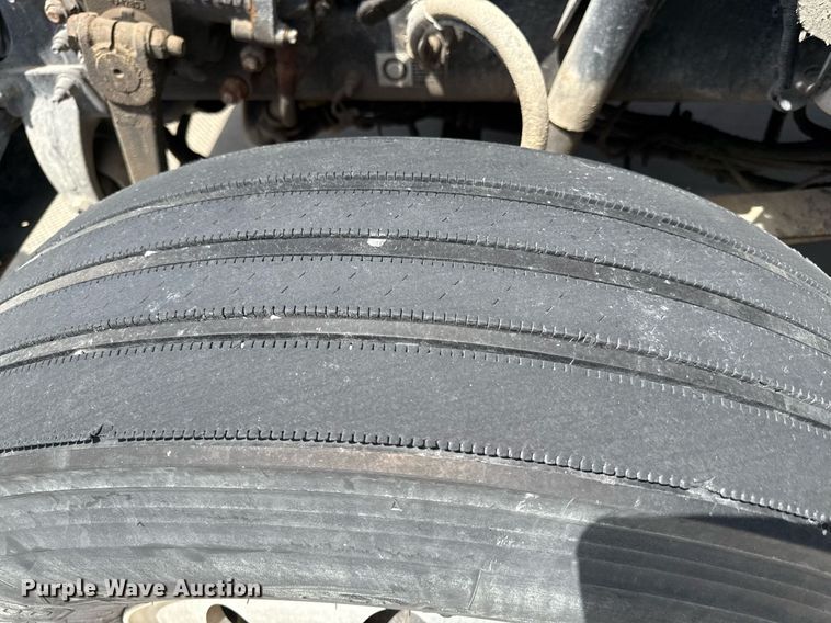 image for item ED4273 2011 Kenworth T370  truck cab and chassis