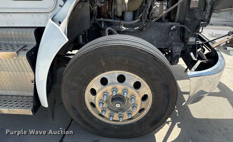 image for item ED4273 2011 Kenworth T370  truck cab and chassis